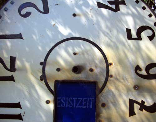 HAEL YXXS -- E S I S T Z E I T--